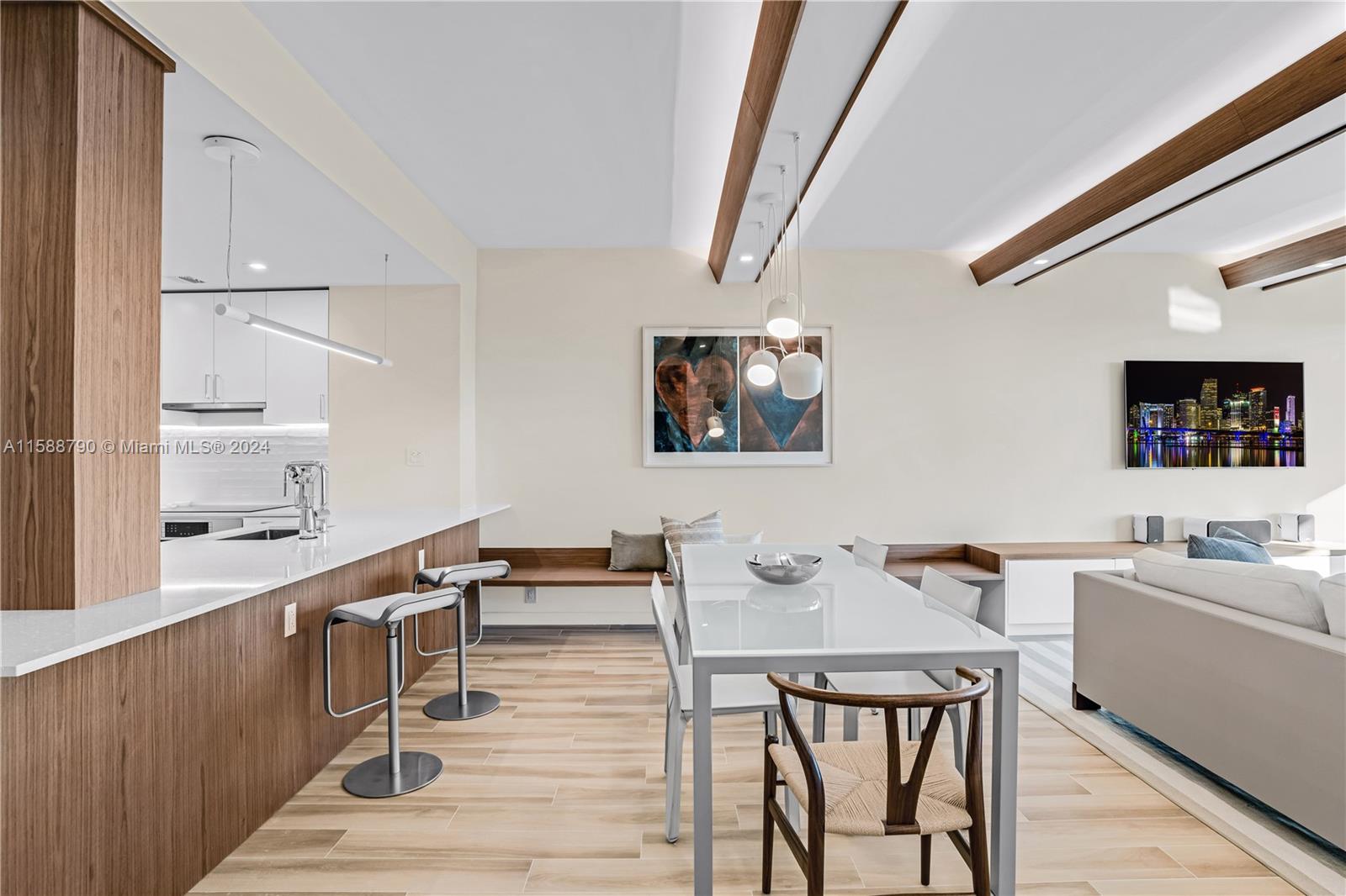 201 Crandon Blvd # 837