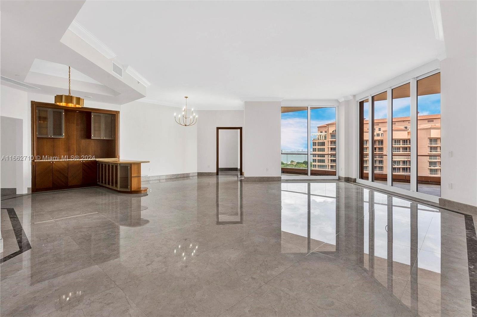 60 Edgewater Dr Unit: PH2D
