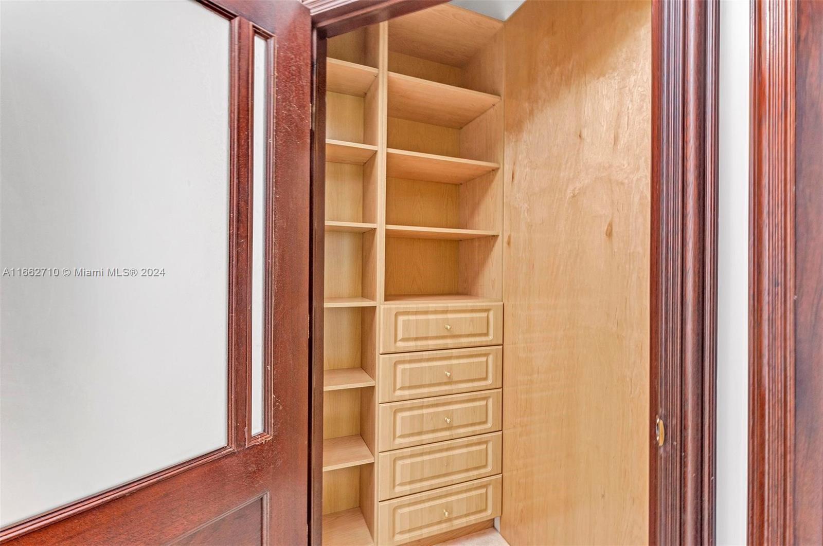 60 Edgewater Dr Unit: PH2D