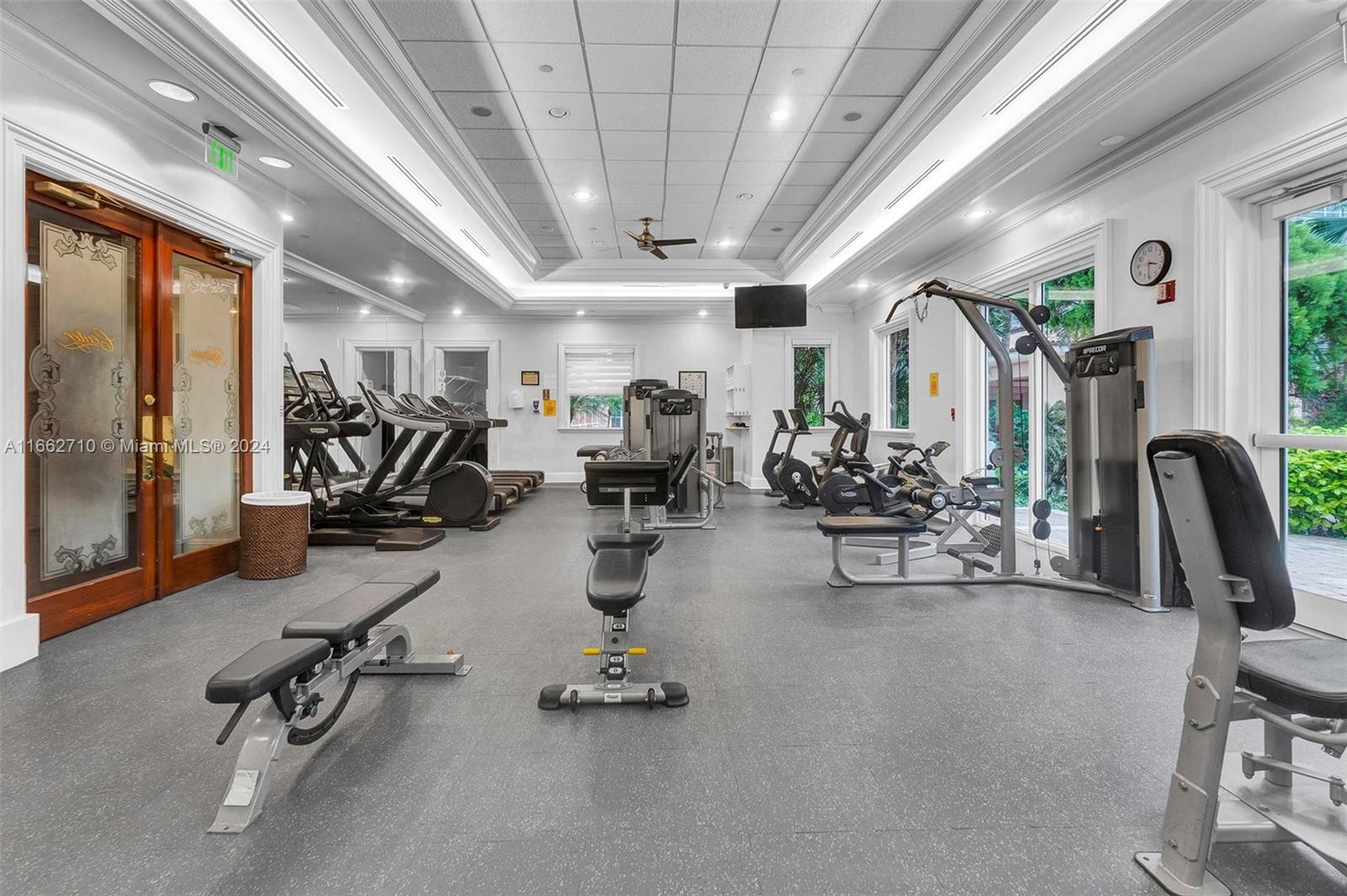 60 Edgewater Dr Unit: PH2D