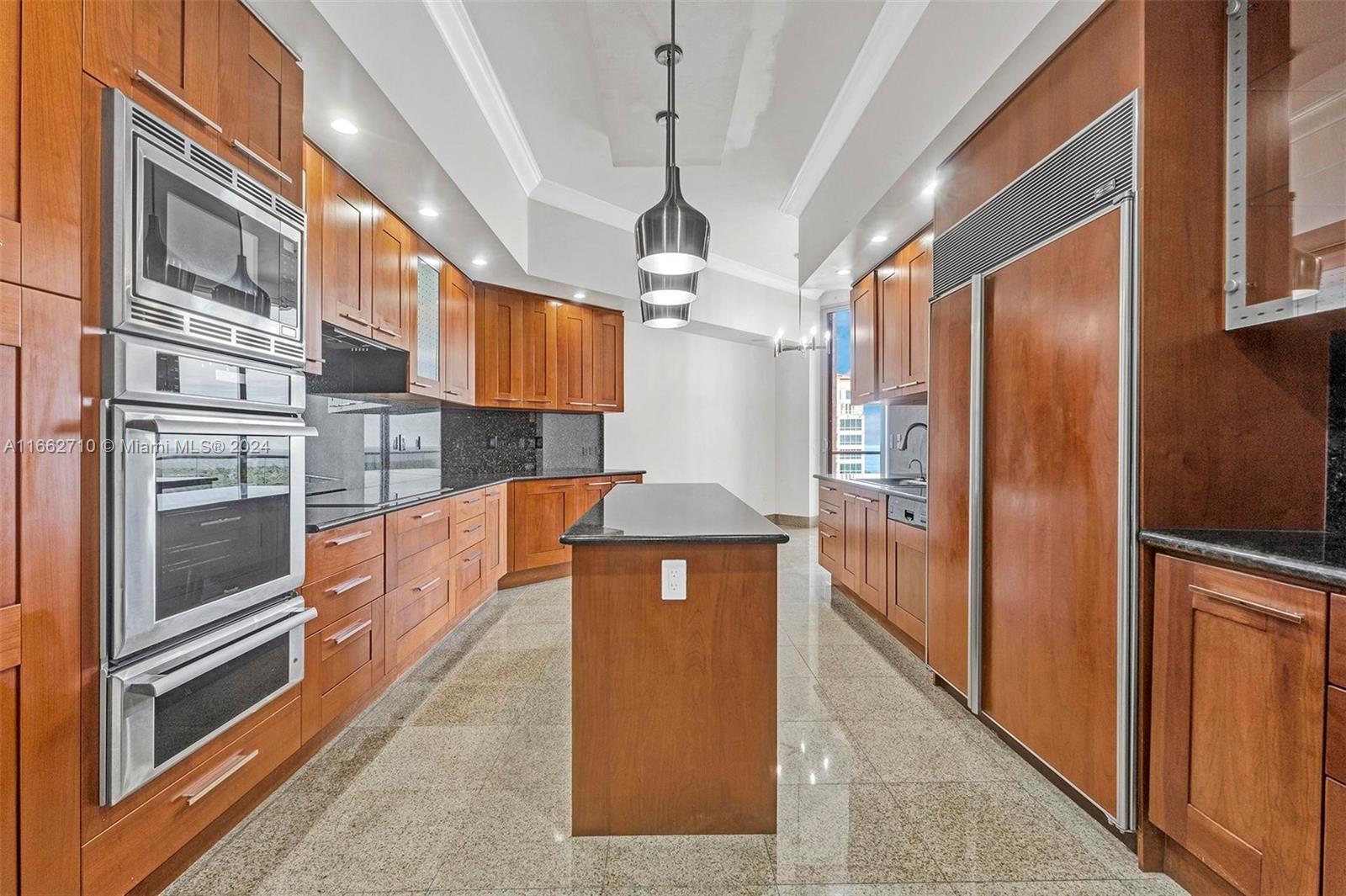 60 Edgewater Dr Unit: PH2D