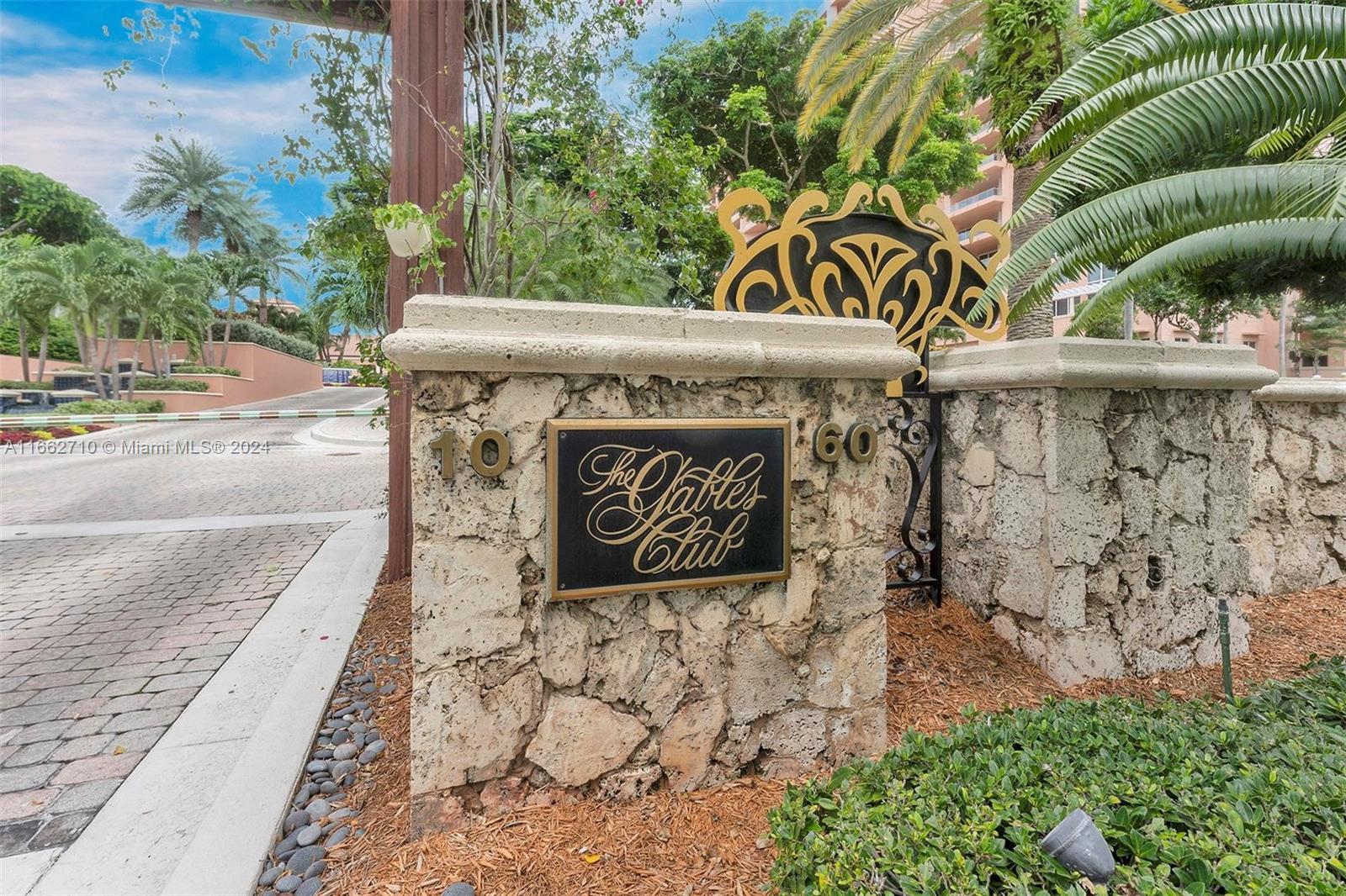 60 Edgewater Dr Unit: PH2D
