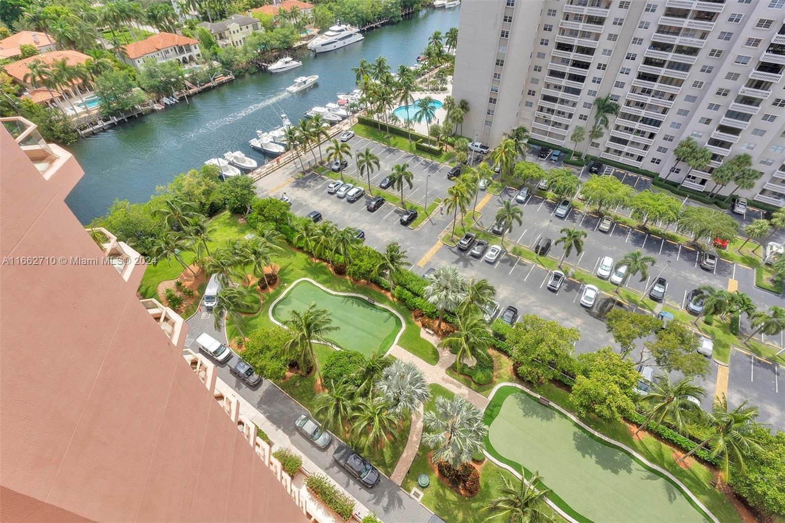 60 Edgewater Dr Unit: PH2D
