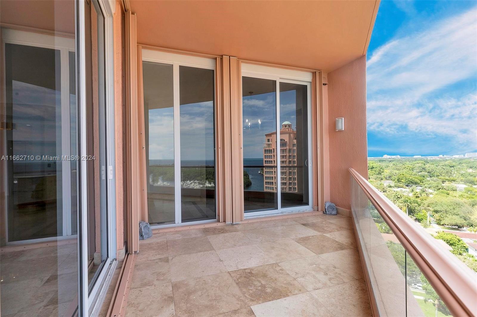 60 Edgewater Dr Unit: PH2D