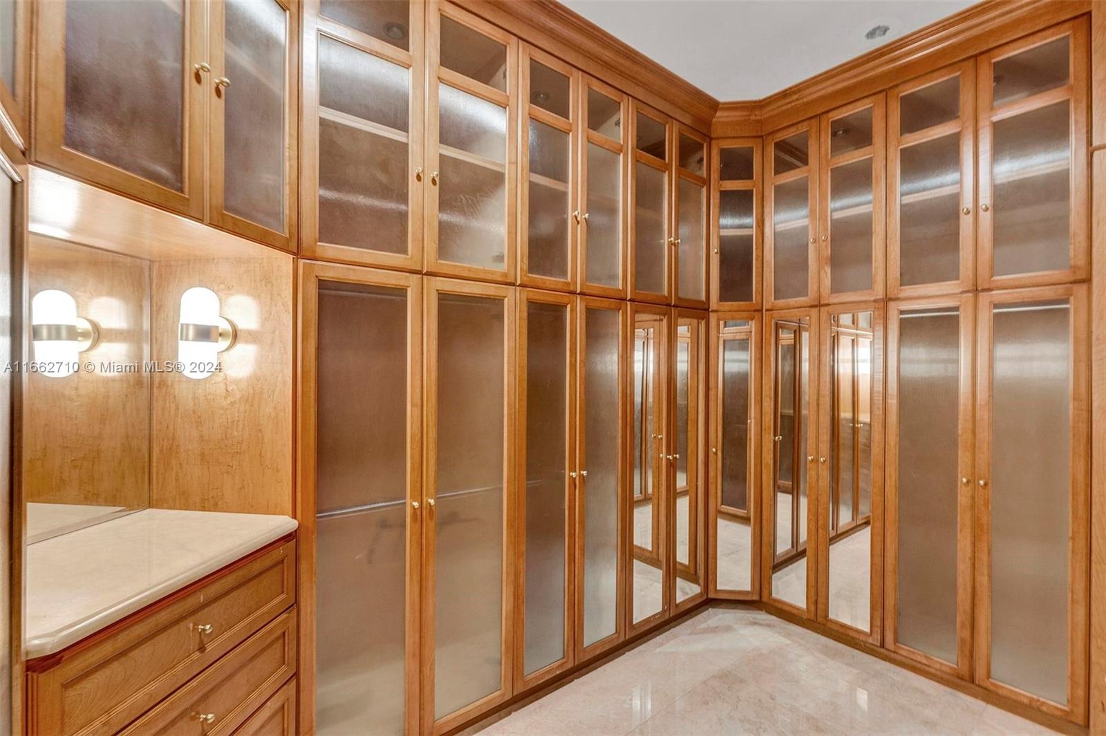 60 Edgewater Dr Unit: PH2D