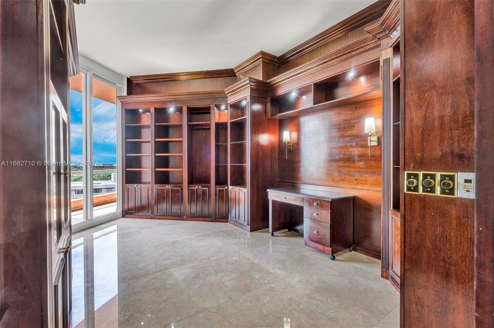 60 Edgewater Dr Unit: PH2D
