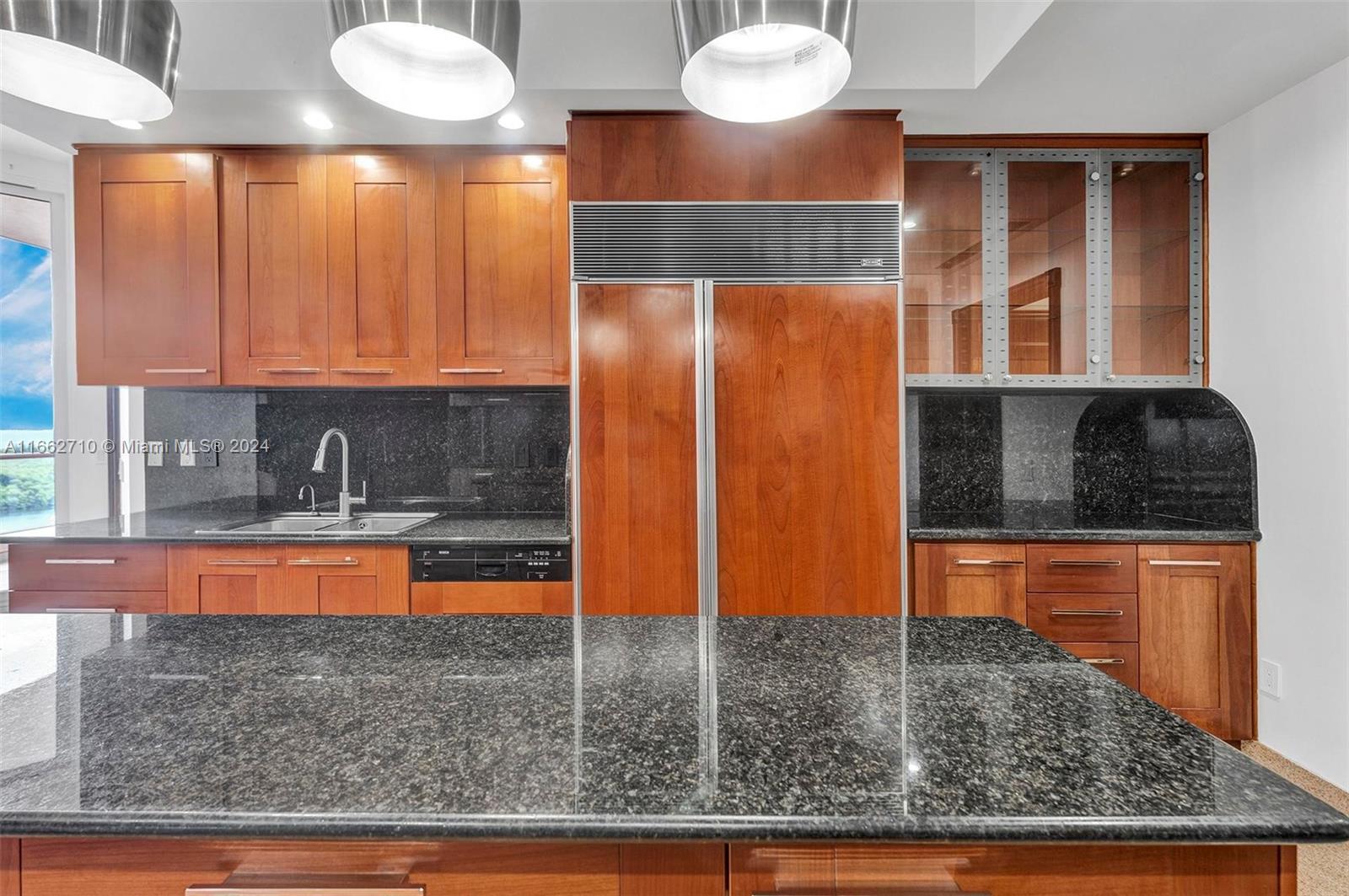 60 Edgewater Dr Unit: PH2D