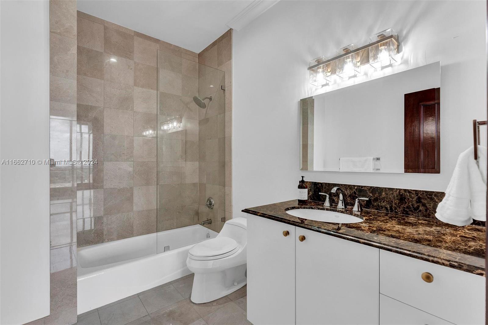 60 Edgewater Dr Unit: PH2D