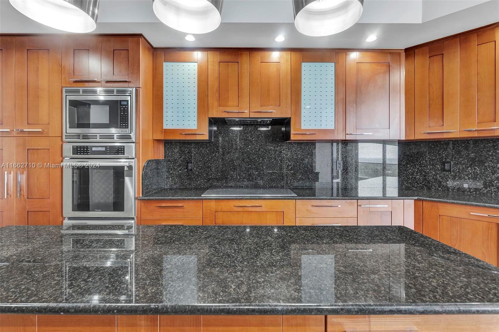 60 Edgewater Dr Unit: PH2D