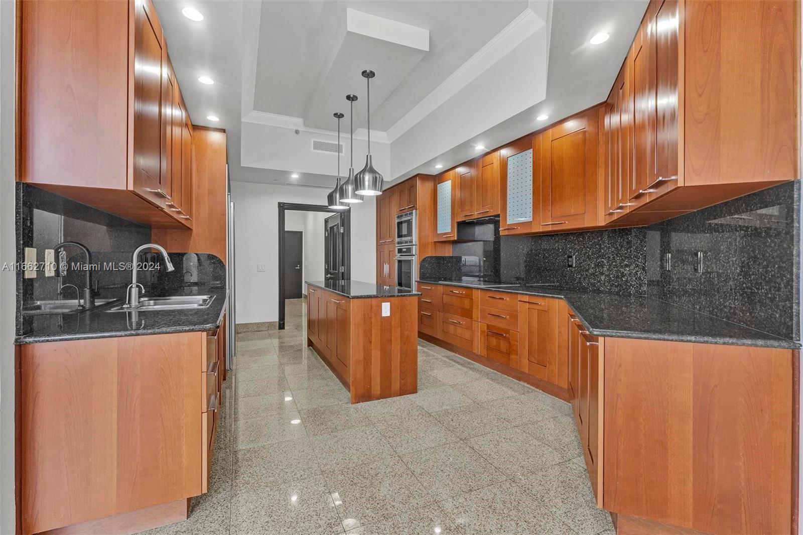 60 Edgewater Dr Unit: PH2D