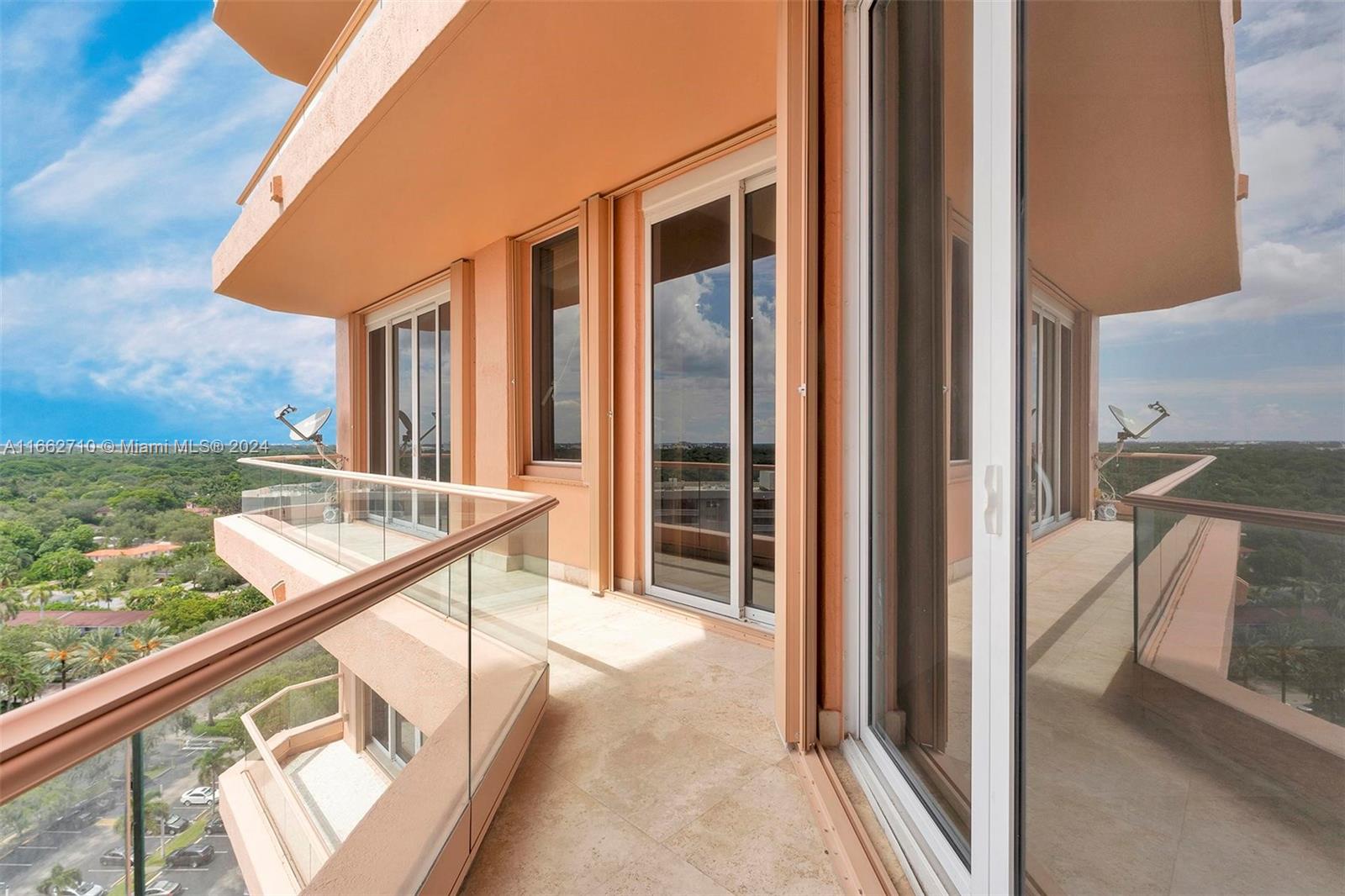 60 Edgewater Dr Unit: PH2D
