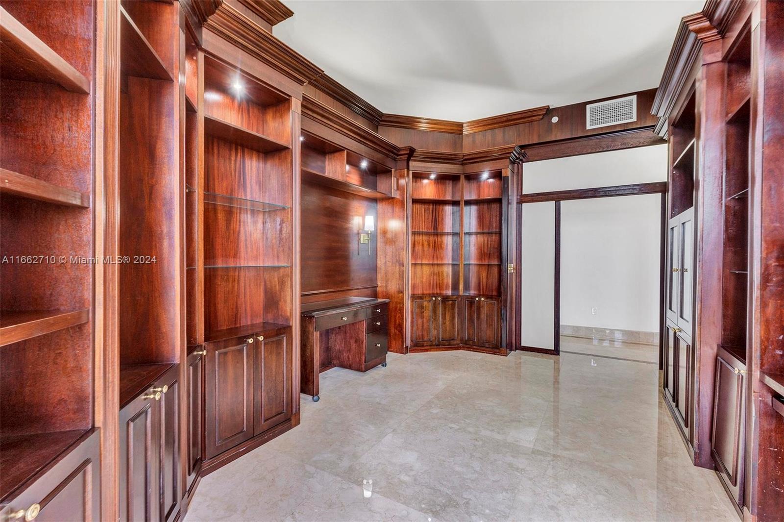 60 Edgewater Dr Unit: PH2D