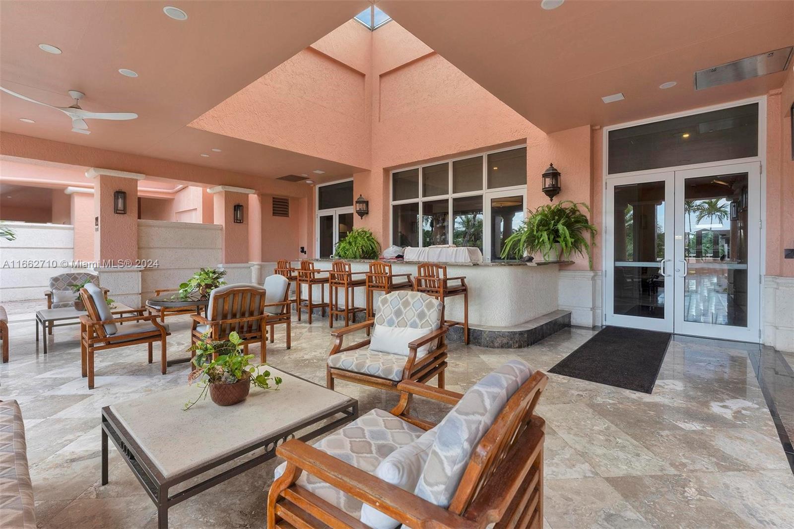 60 Edgewater Dr Unit: PH2D
