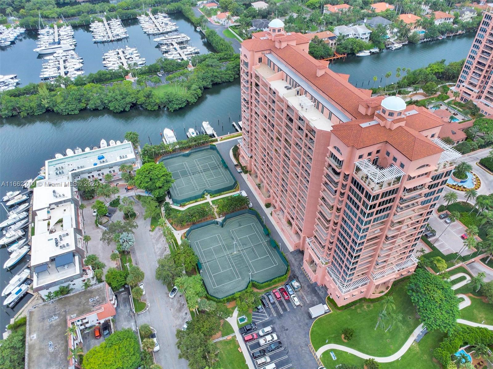 60 Edgewater Dr Unit: PH2D
