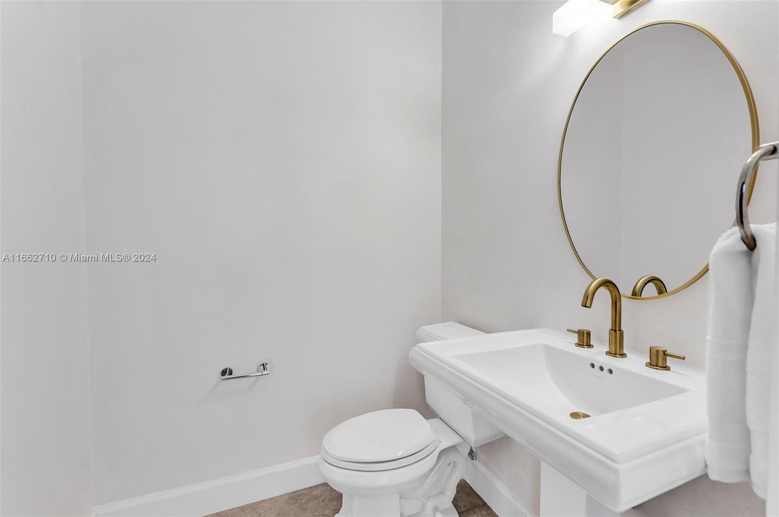 60 Edgewater Dr Unit: PH2D