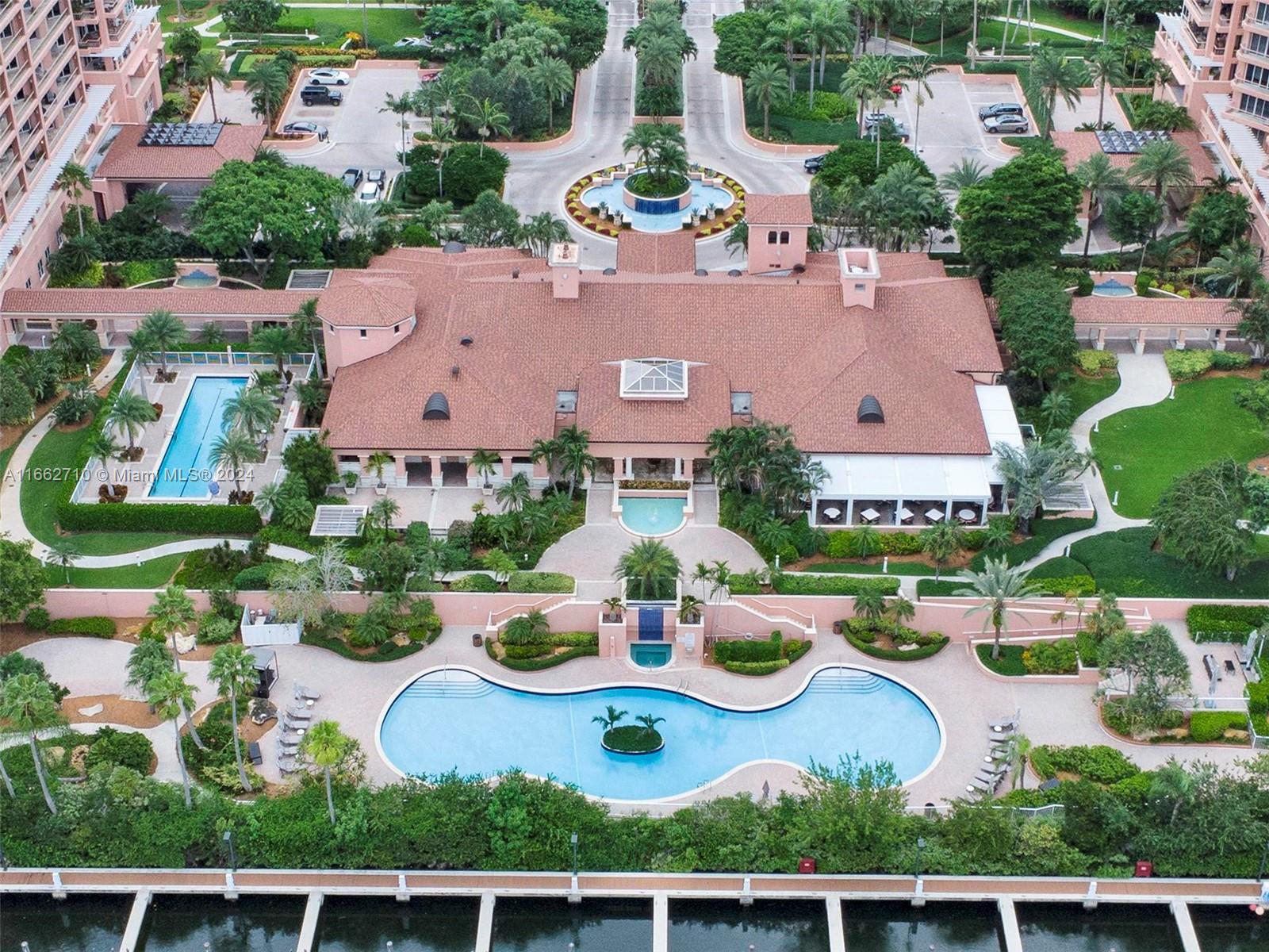 60 Edgewater Dr Unit: PH2D