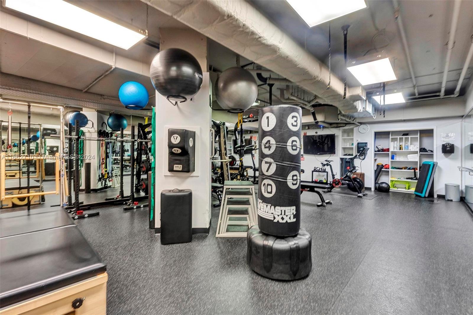 60 Edgewater Dr Unit: PH2D