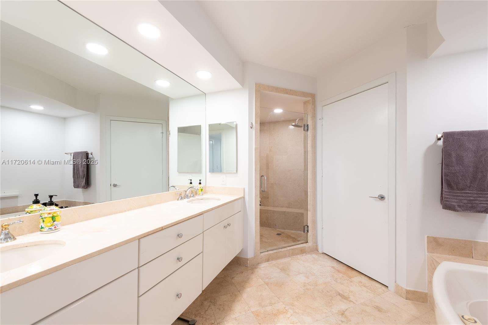 765 Crandon Blvd # 4 Unit: PH-4
