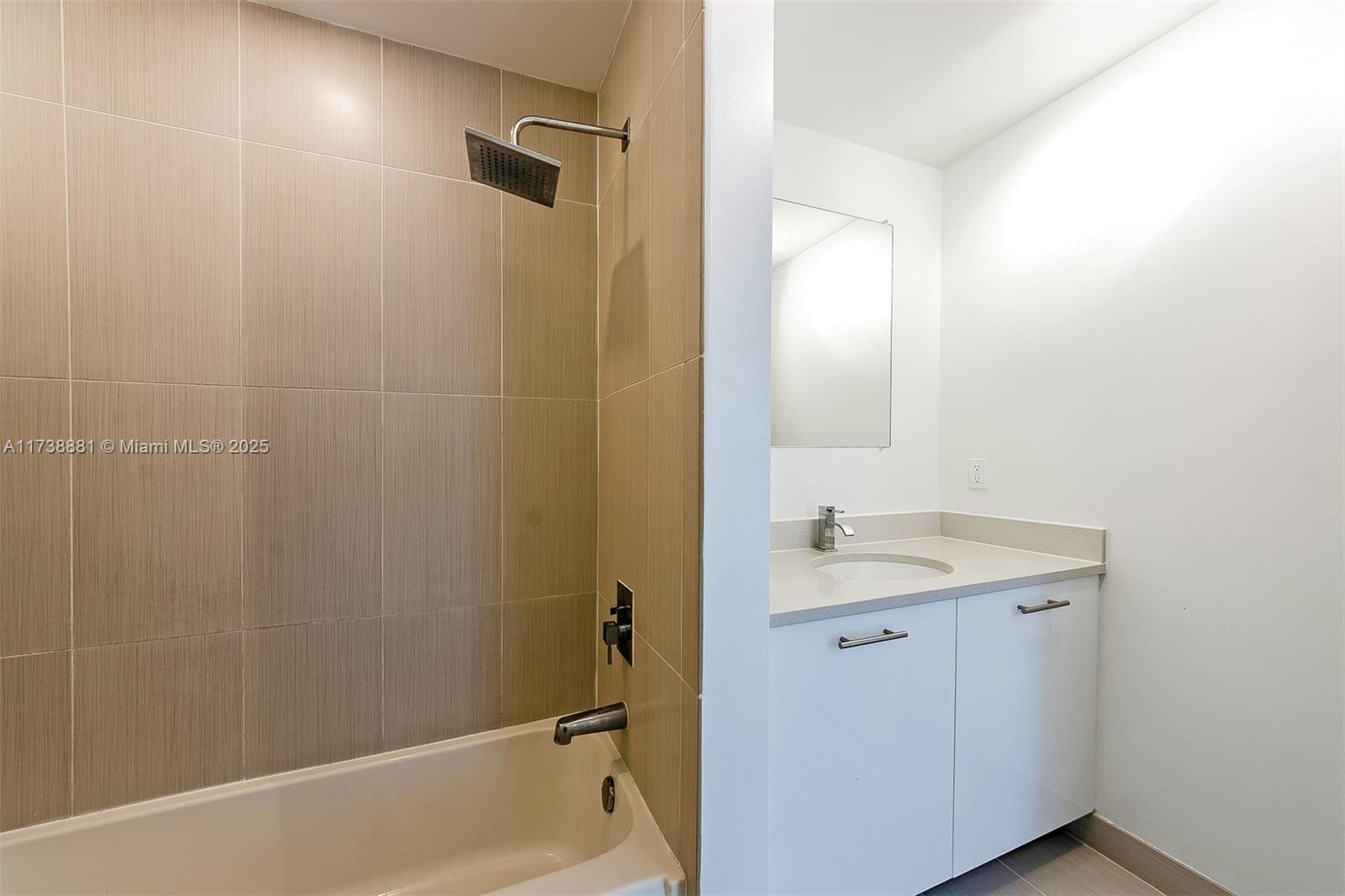 3250 NE 1st Ave # 1102