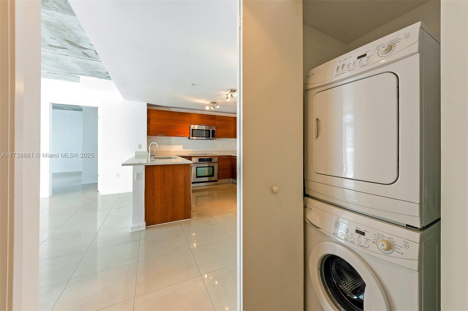 3250 NE 1st Ave # 1102