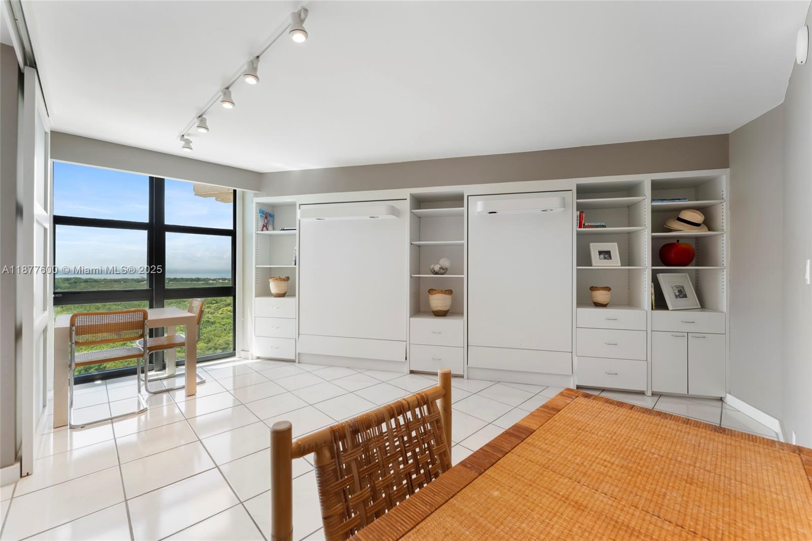 1121 Crandon Blvd # E1206