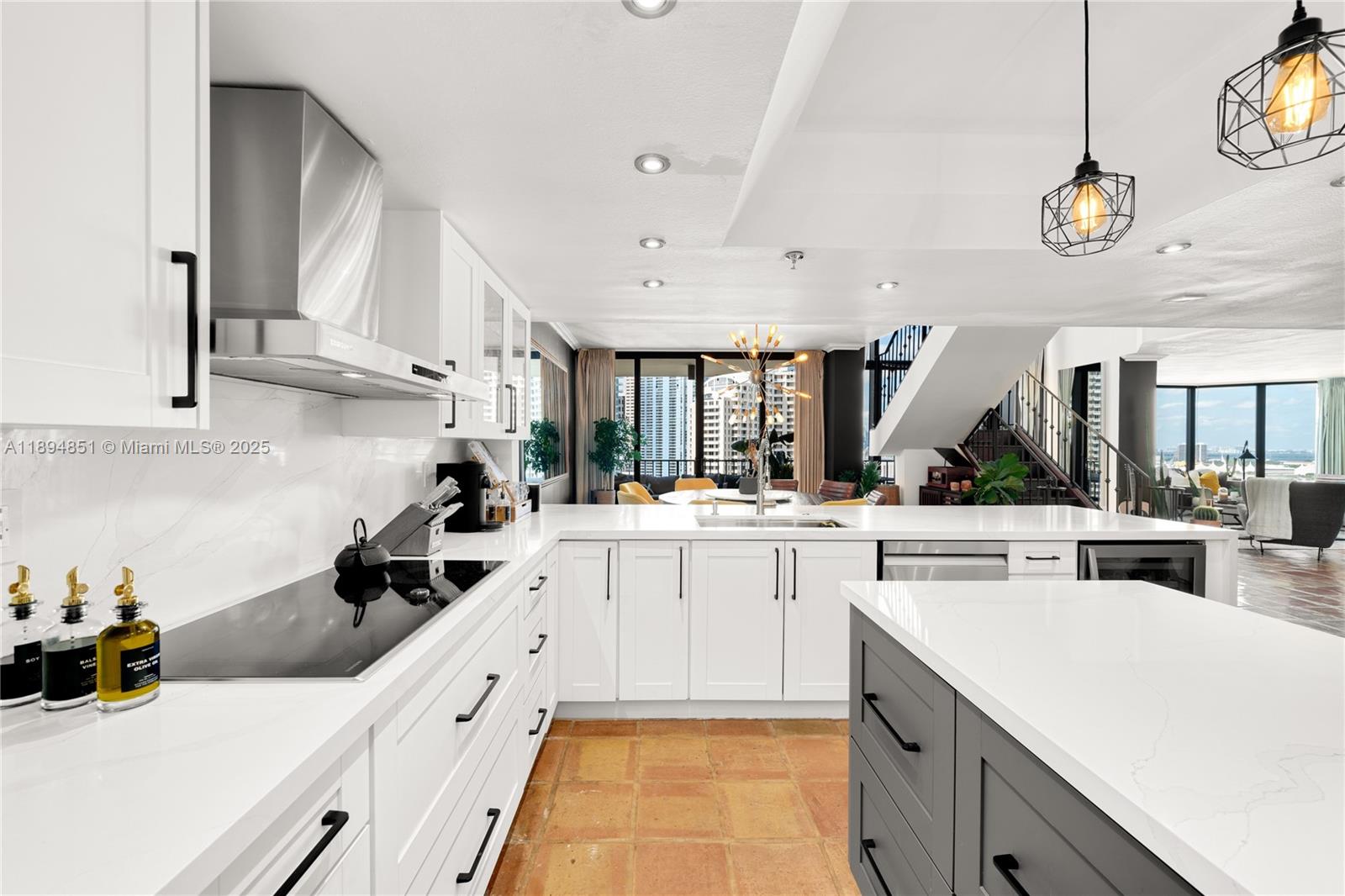 520 Brickell Key Dr Unit: APH00