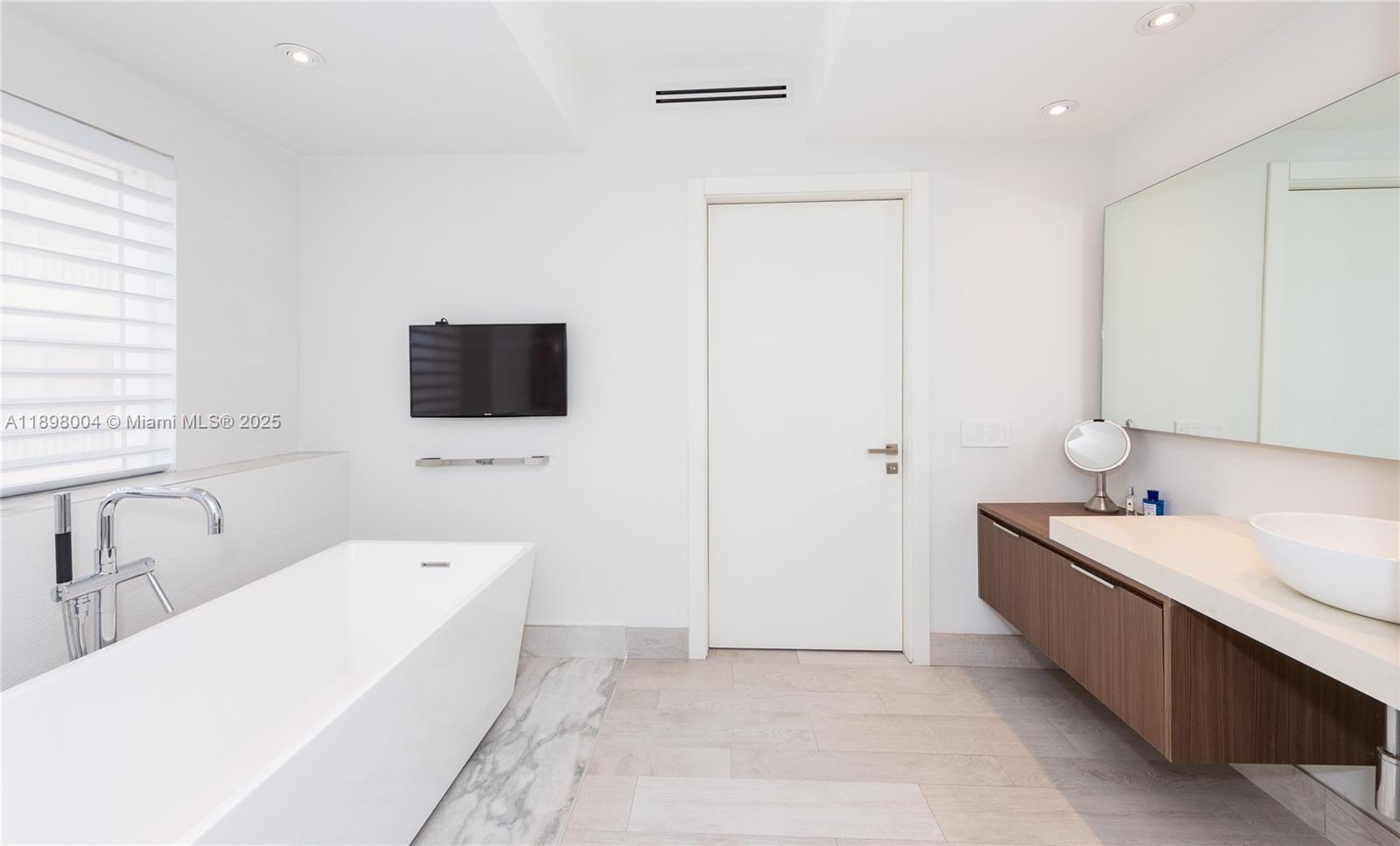 785 Crandon Blvd # 1106, Key Biscayne Unit: 1106
