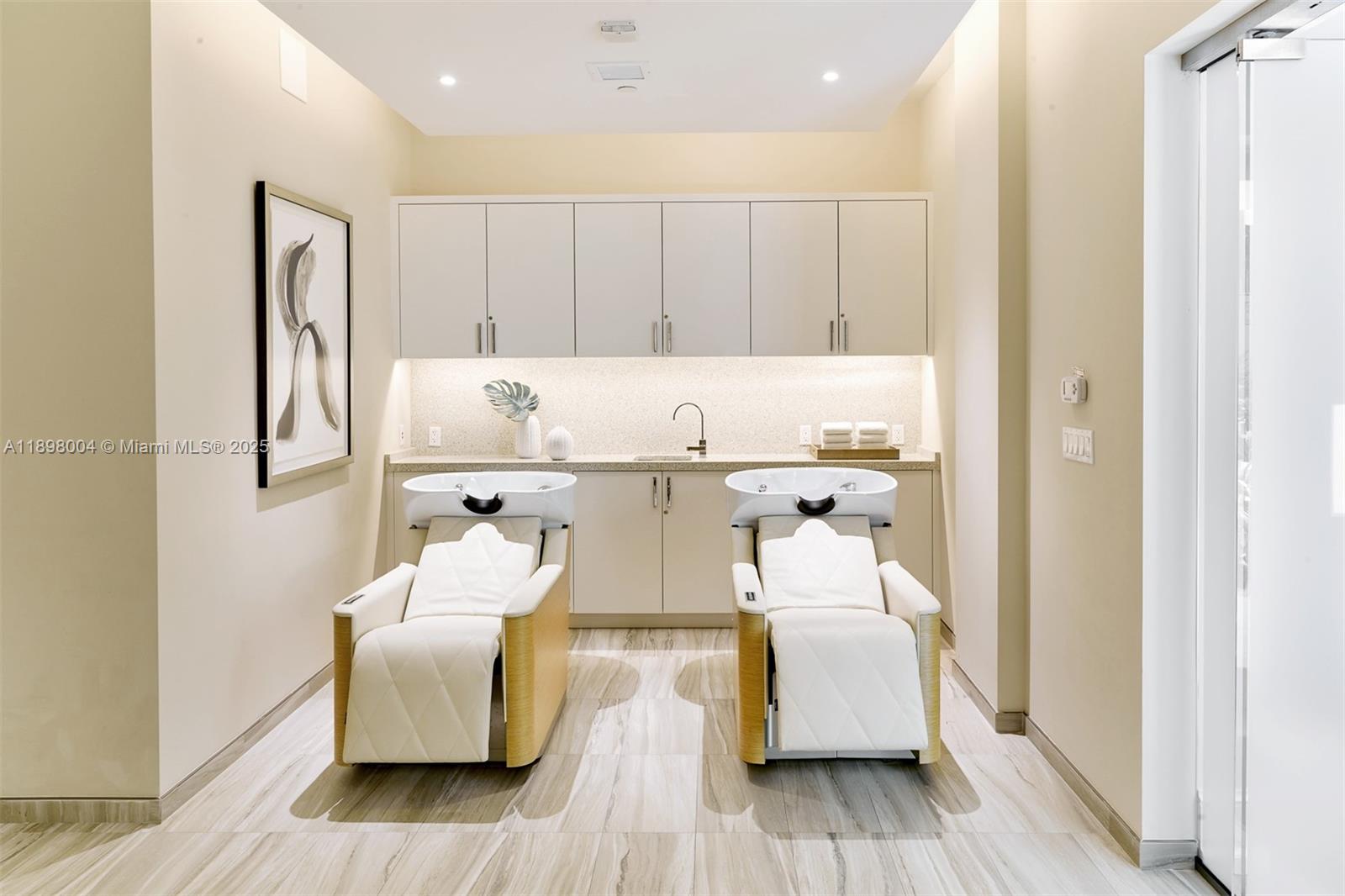 785 Crandon Blvd # 1106, Key Biscayne Unit: 1106