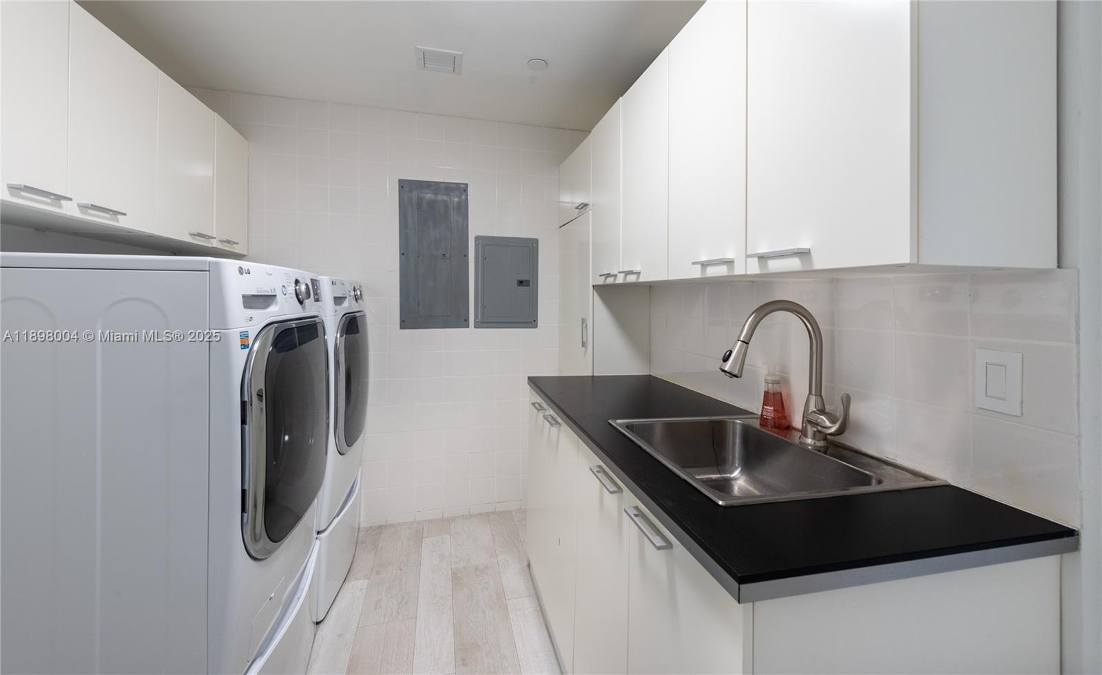785 Crandon Blvd # 1106, Key Biscayne Unit: 1106