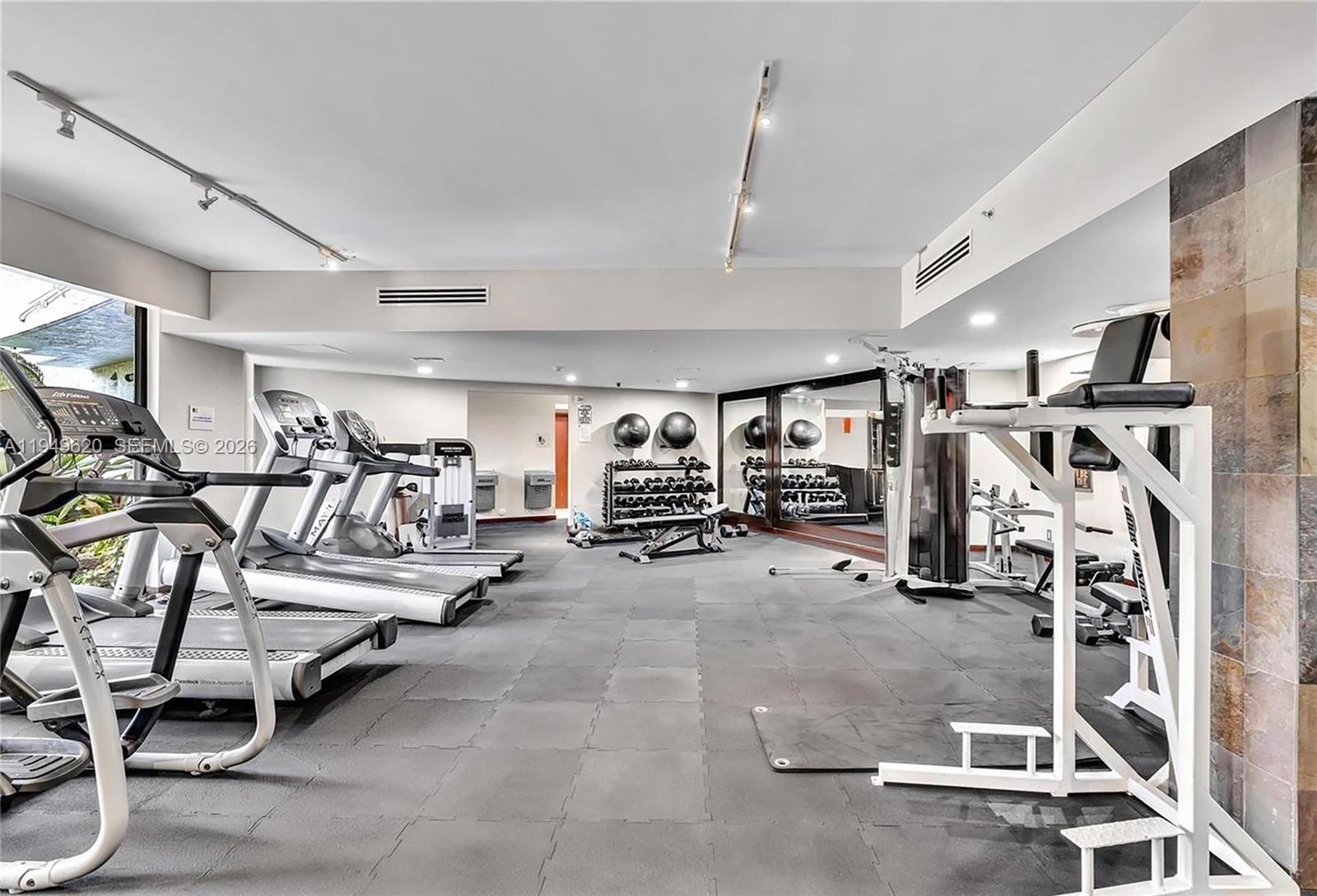 3300 NE 191st St # 1915