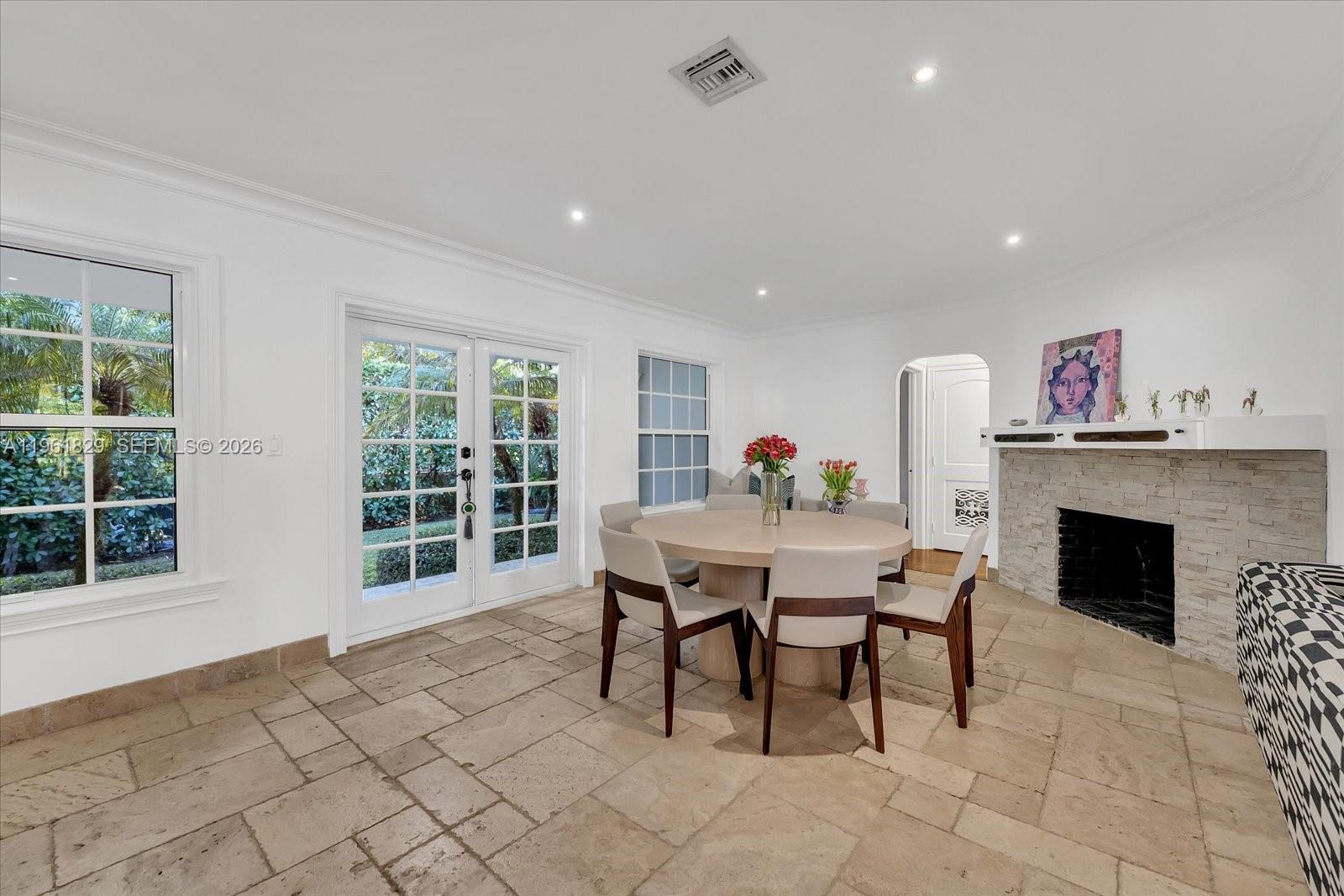 1161 Sunset Dr