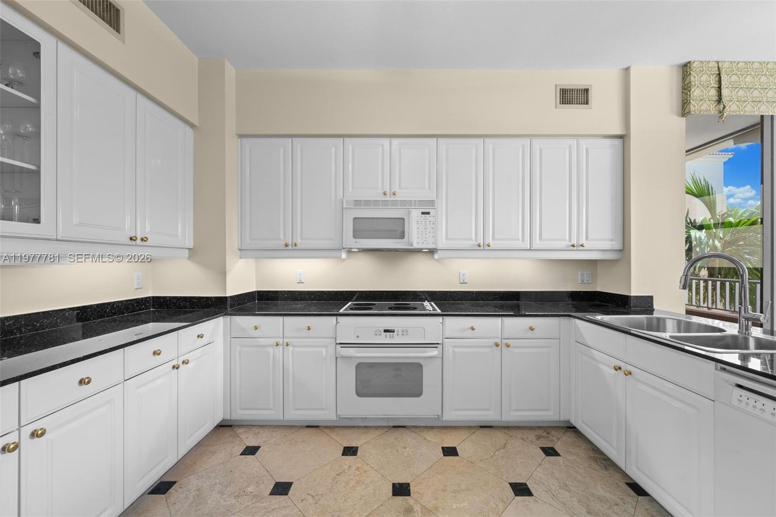 733 Crandon Blvd # 405