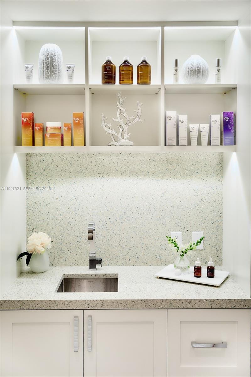 791 Crandon Blvd # 405