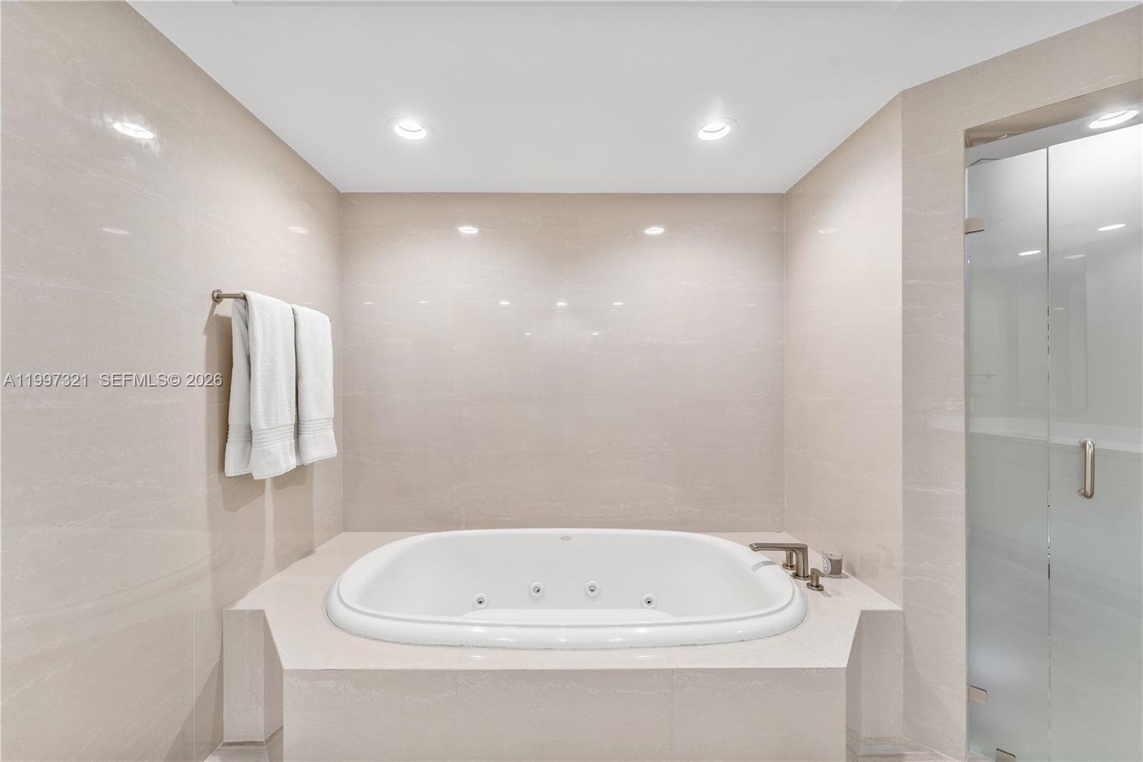 791 Crandon Blvd # 405