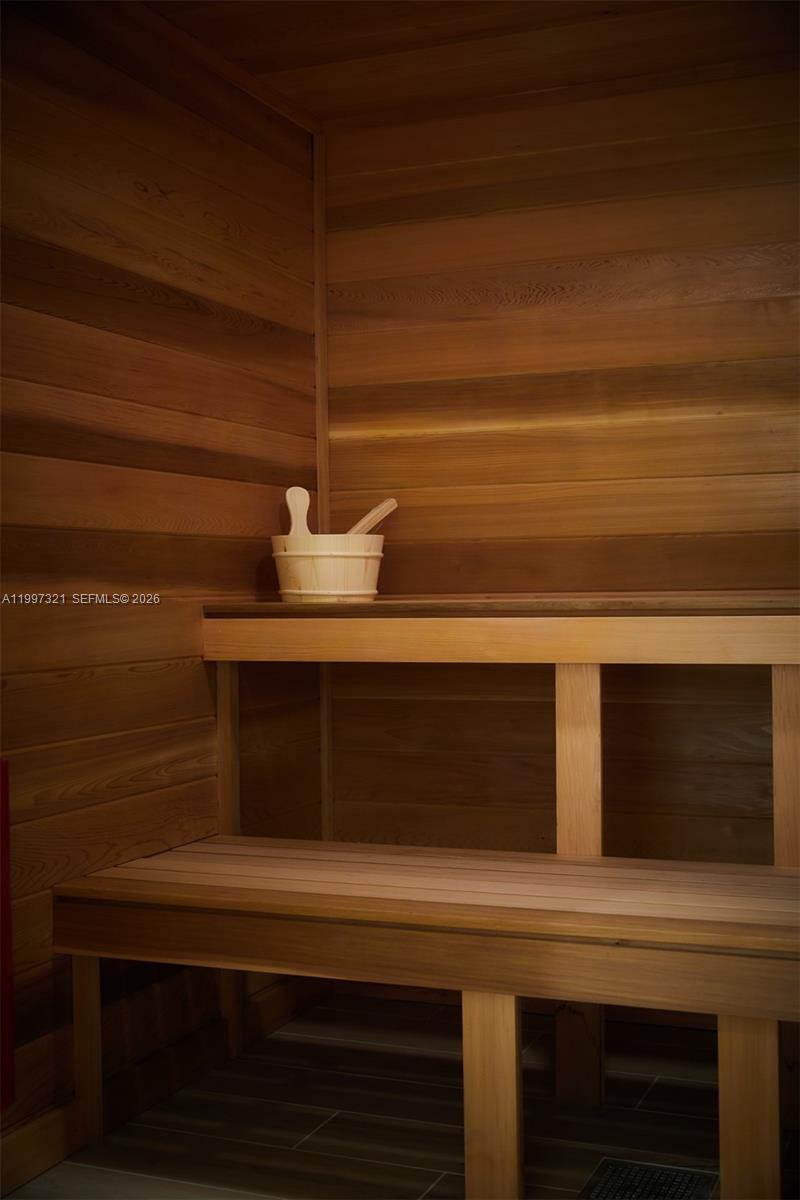 791 Crandon Blvd # 405