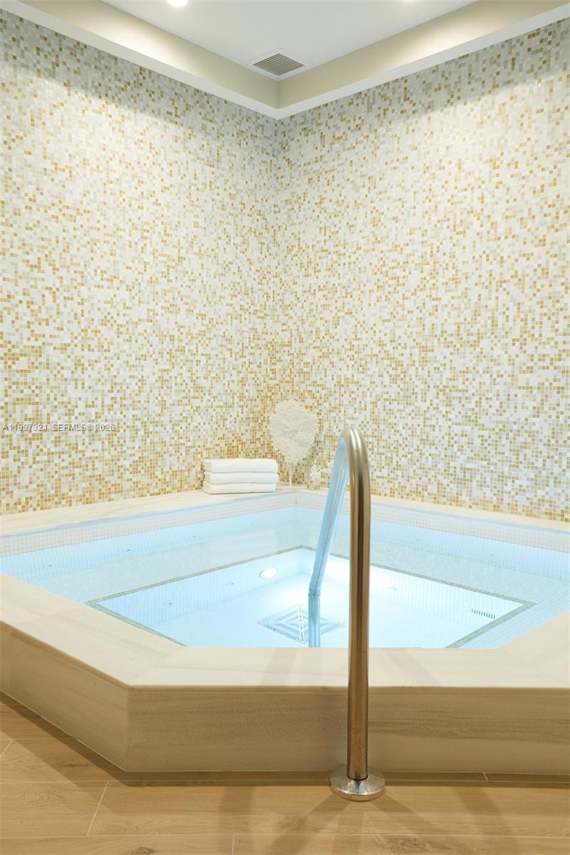 791 Crandon Blvd # 405