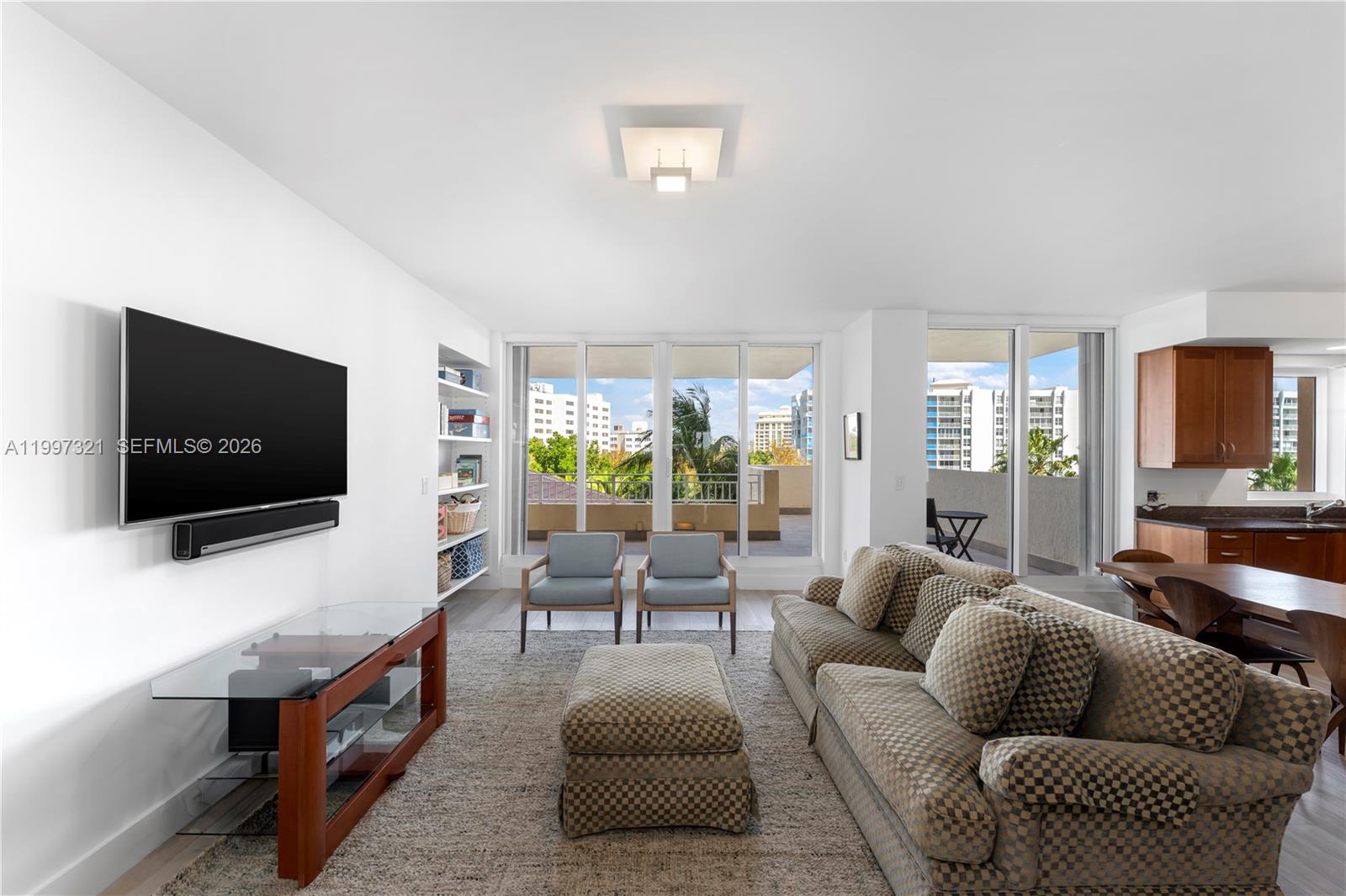 791 Crandon Blvd # 405