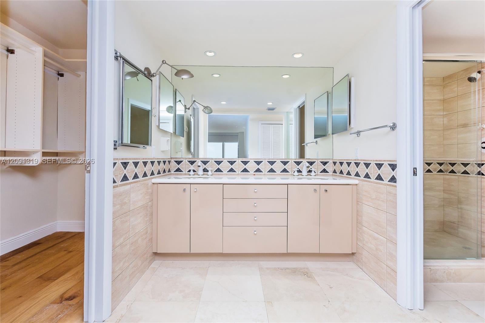 881 Ocean Dr # 22A
