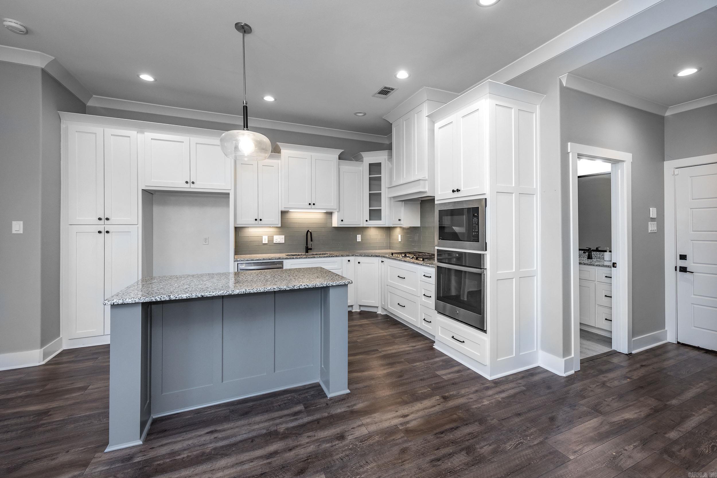 1809 Creekview Drive