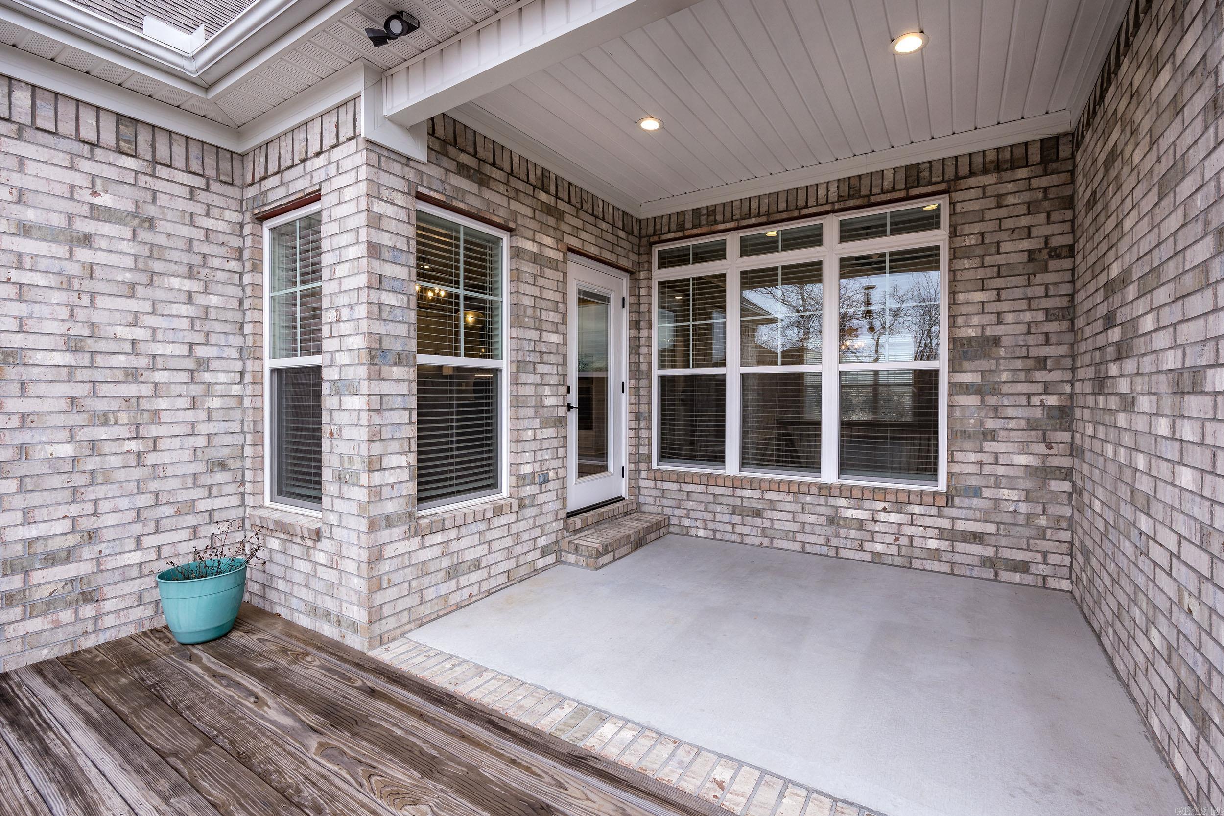 1809 Creekview Drive