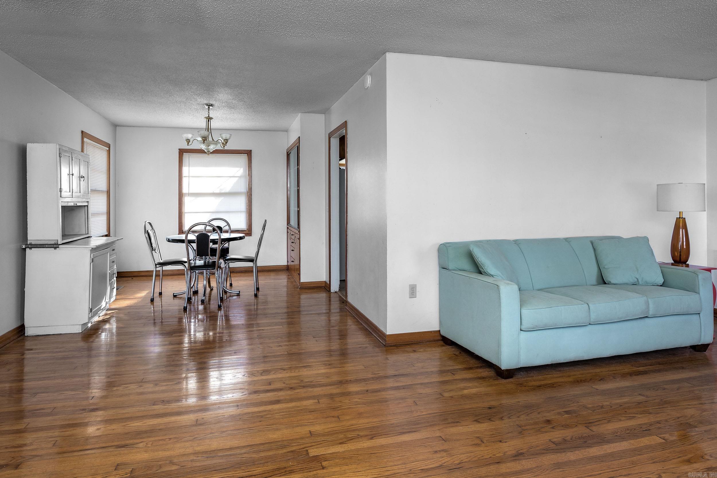 111 W Searcy Street