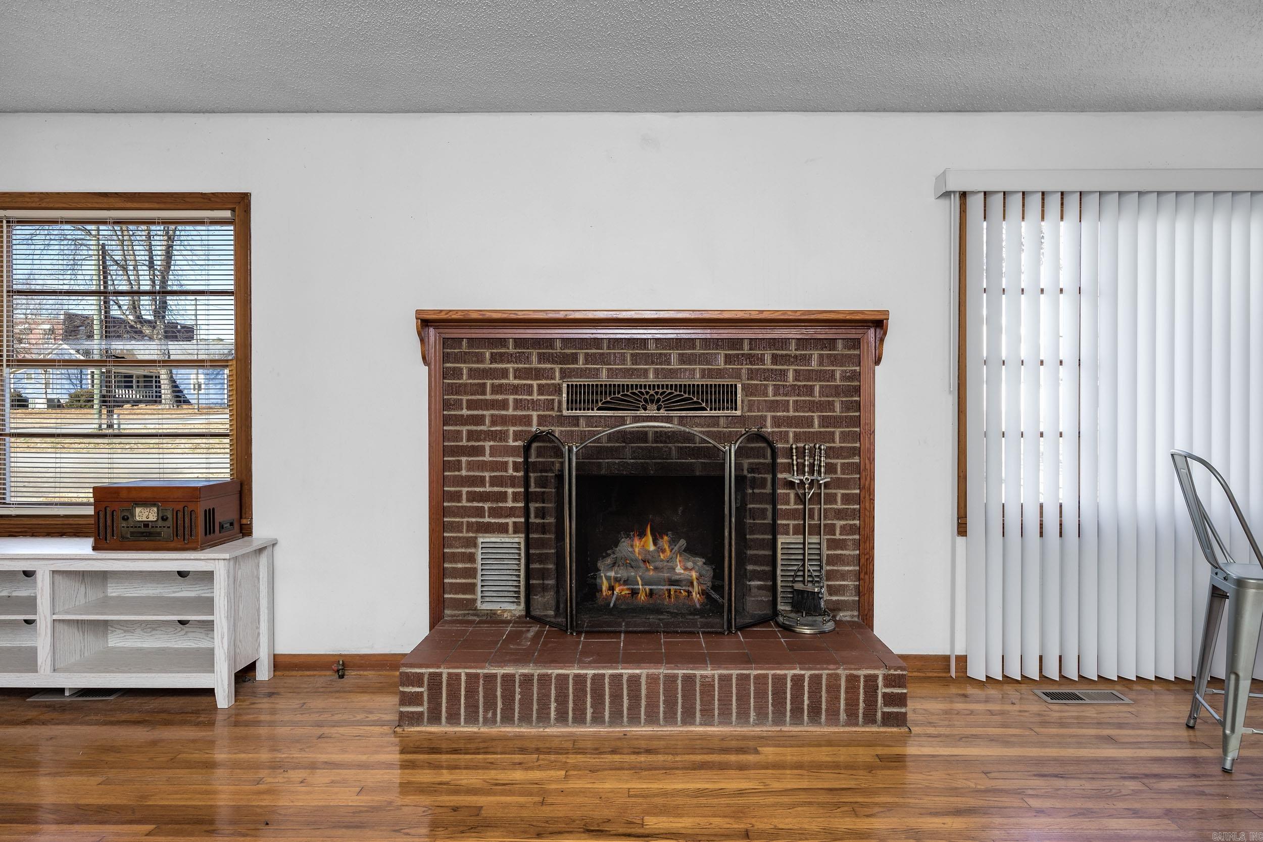 111 W Searcy Street