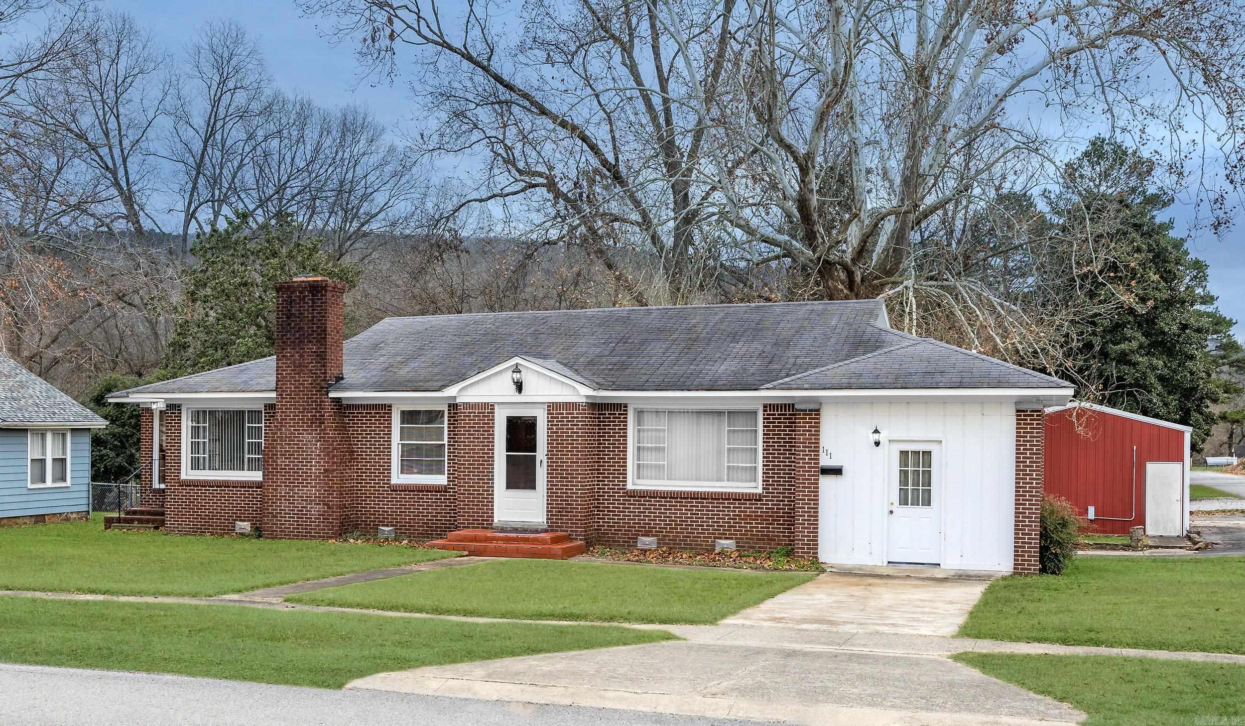 111 W Searcy Street