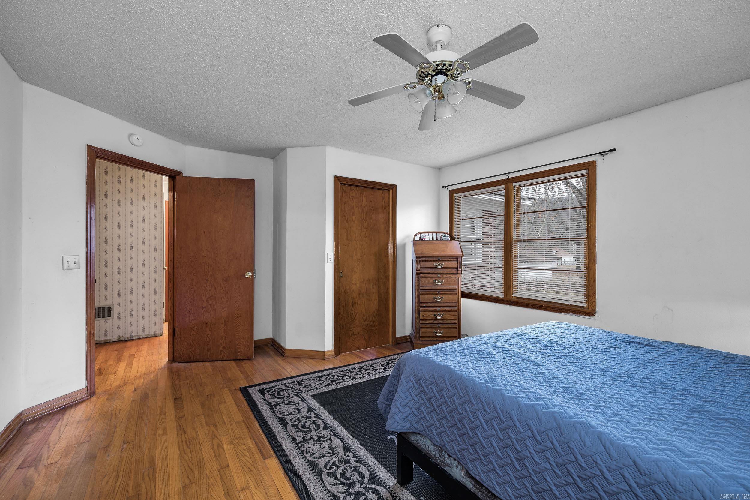 111 W Searcy Street