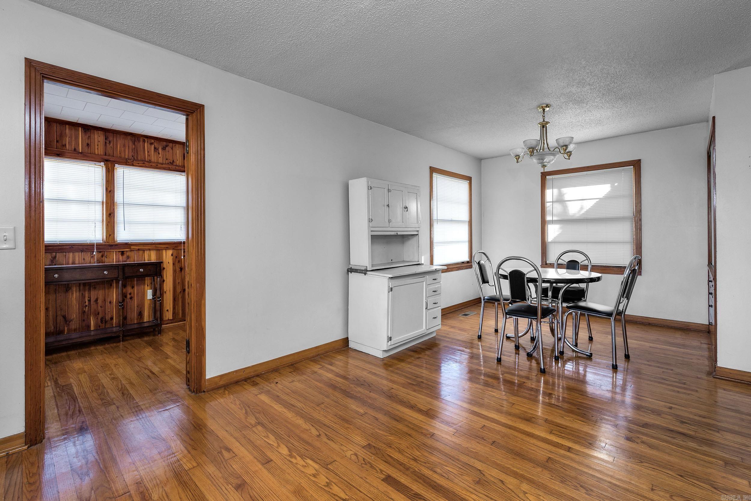111 W Searcy Street