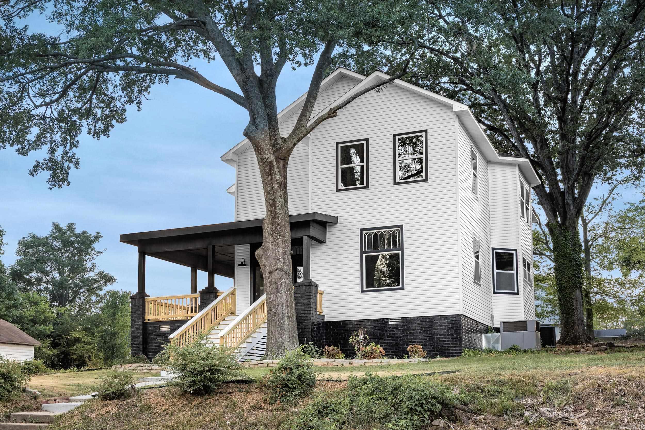 2522 Broadway Street