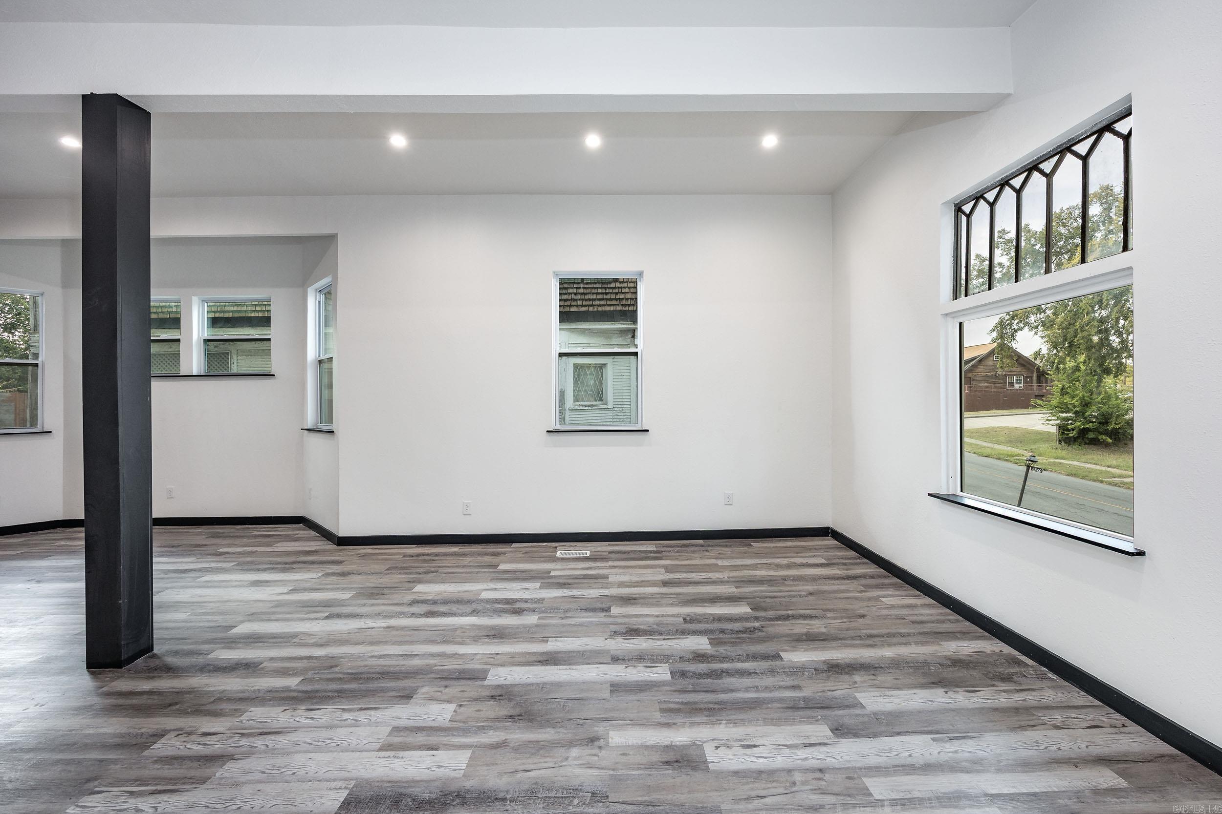 2522 Broadway Street