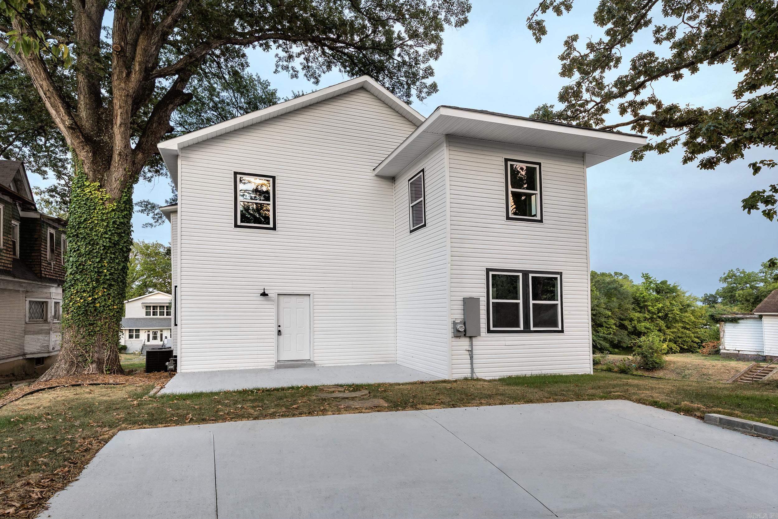 2522 Broadway Street