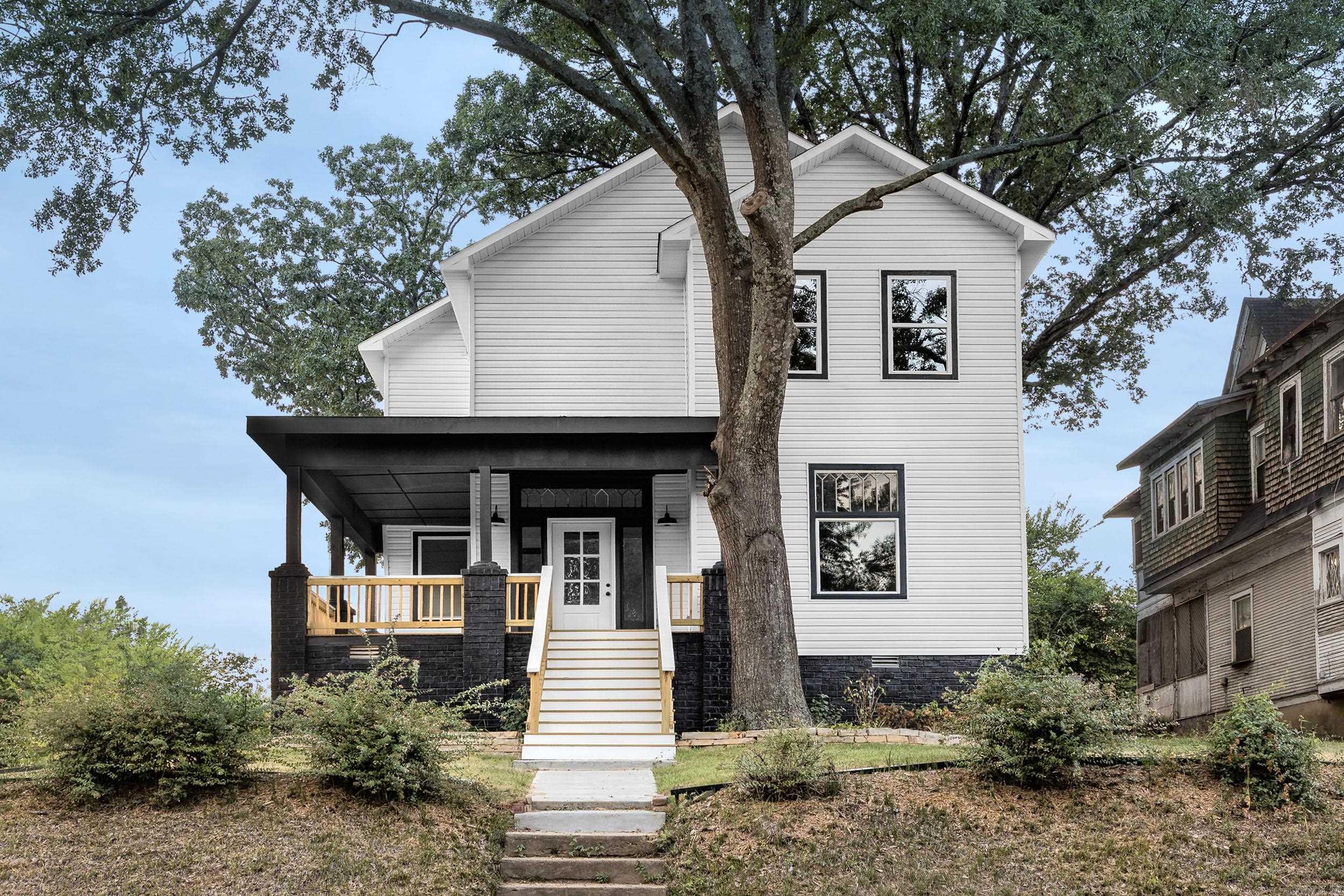 2522 Broadway Street