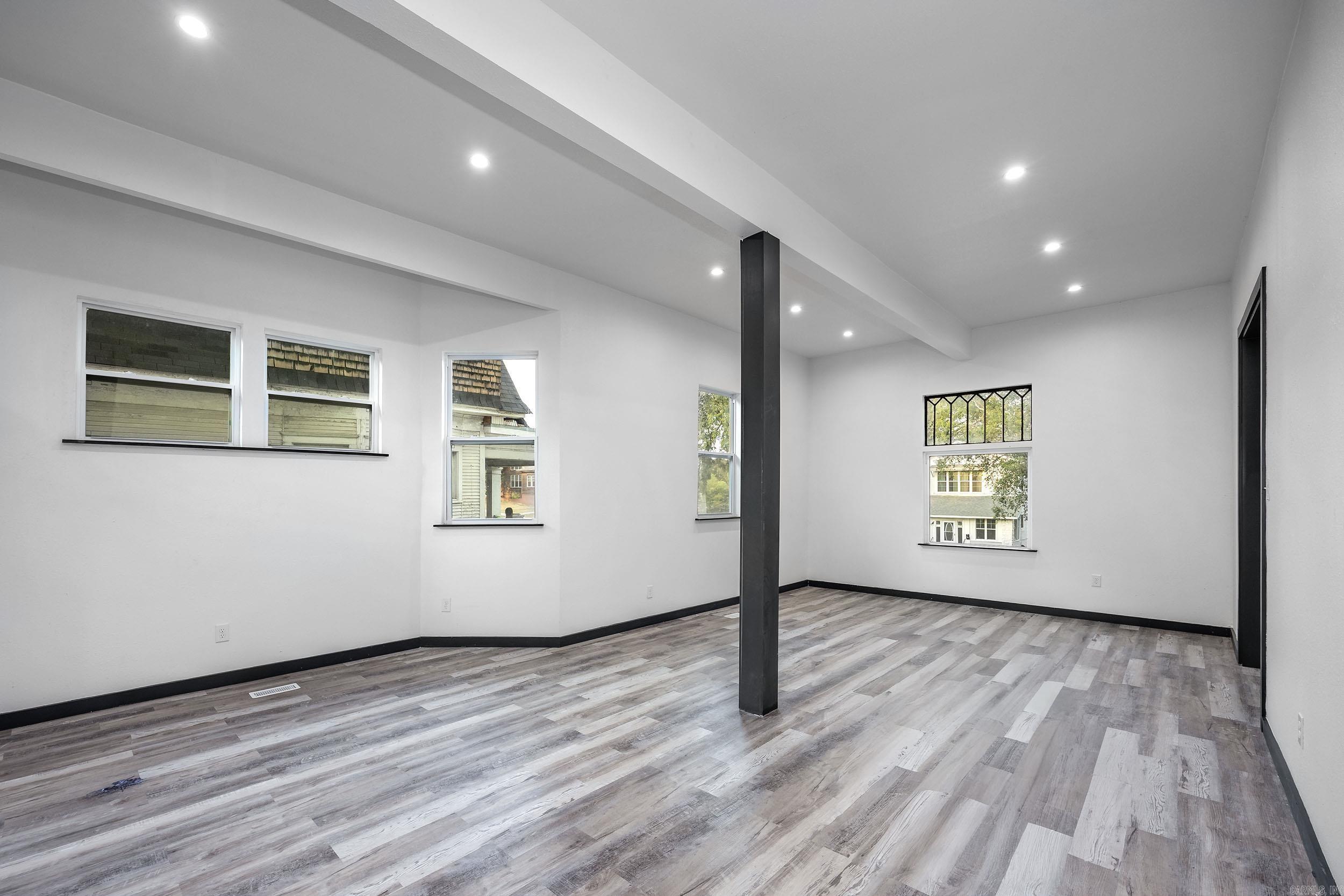 2522 Broadway Street